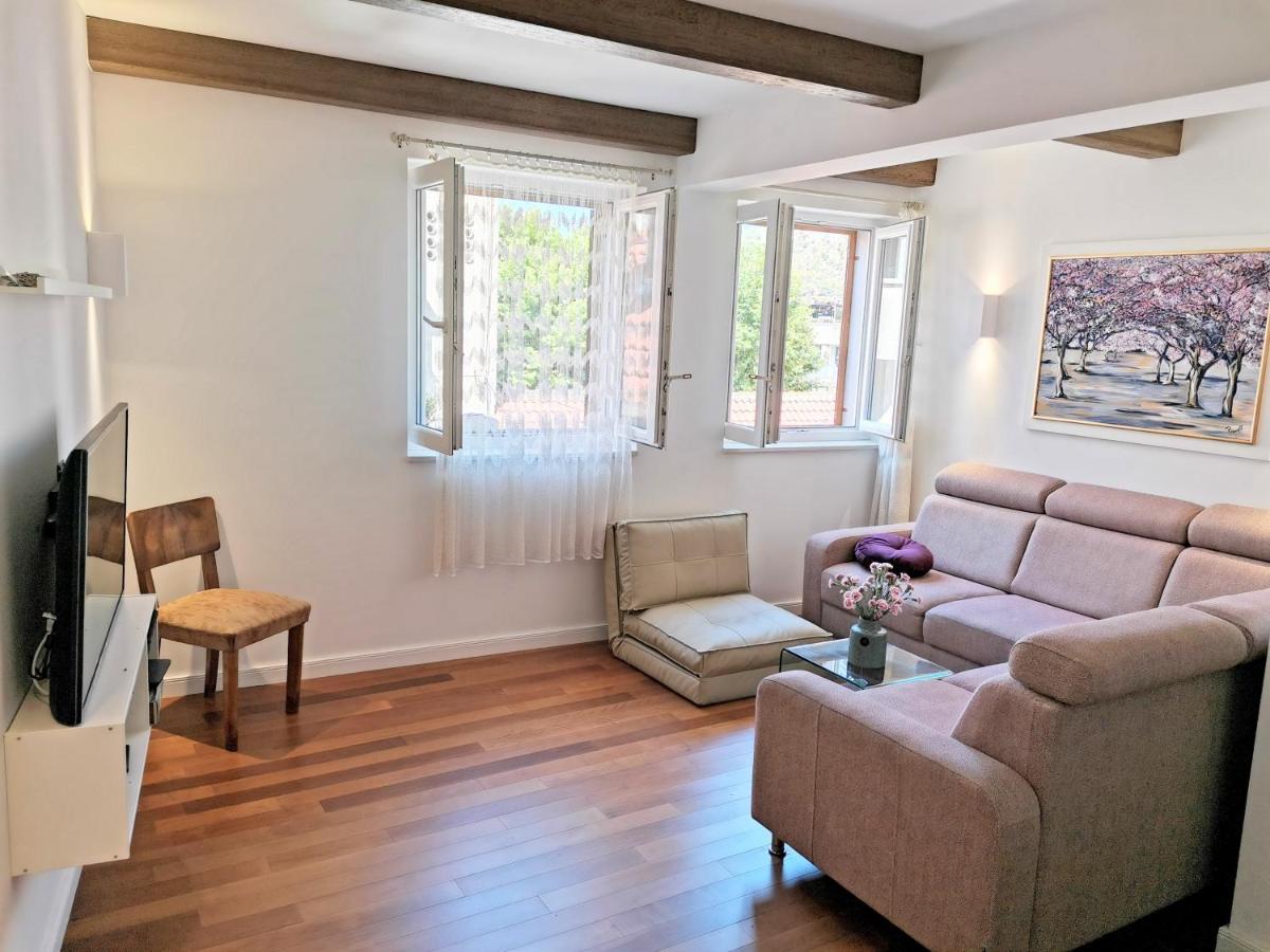 Apartman R.R. Omiš Eksteriør billede