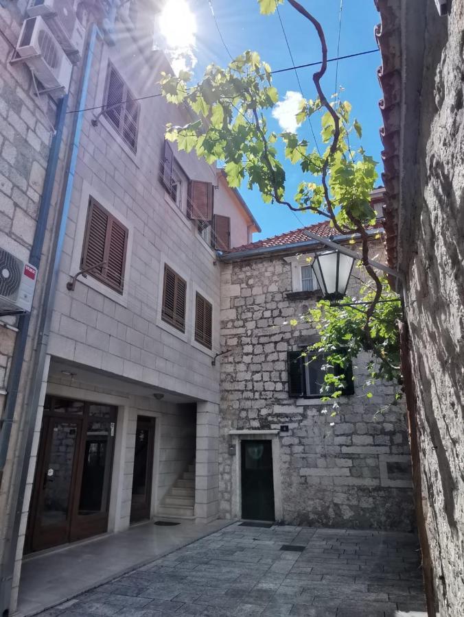 Apartman R.R. Omiš Eksteriør billede